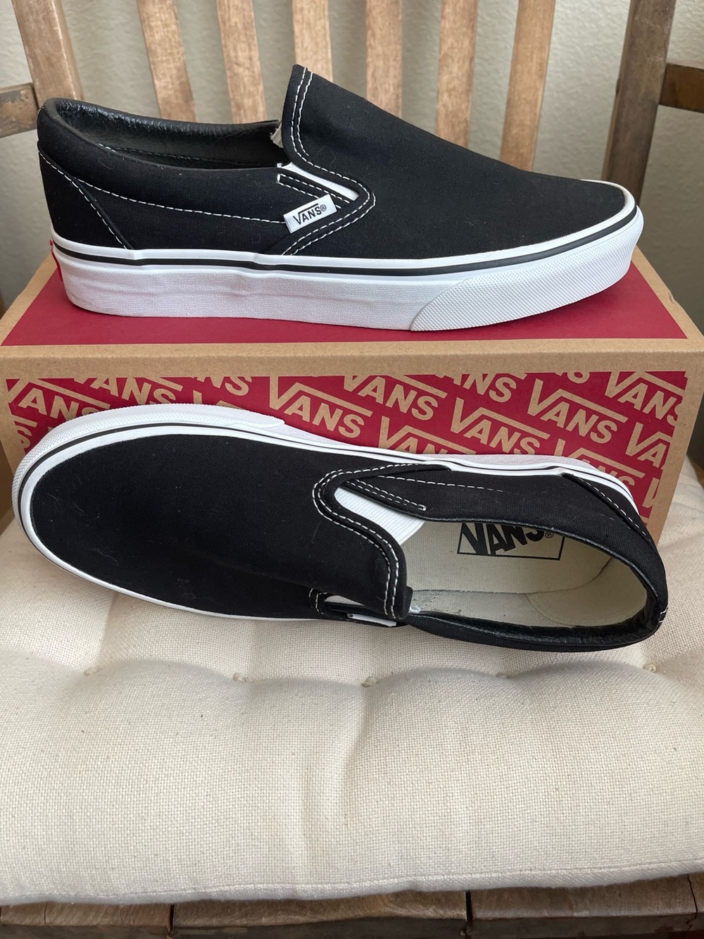 Vans Classic Black & White Slip-On Canvas Sneakers Men’s 7.5/Women’s 9.0